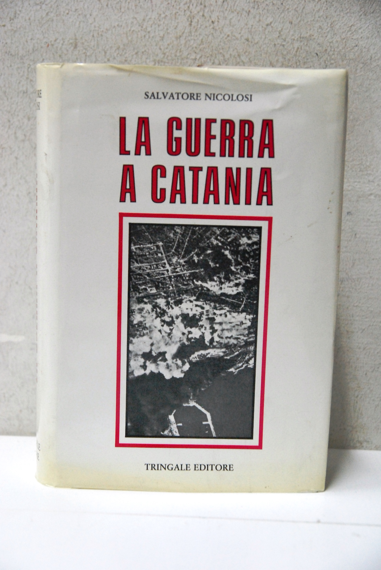 Copertina di la guerra a Catania.